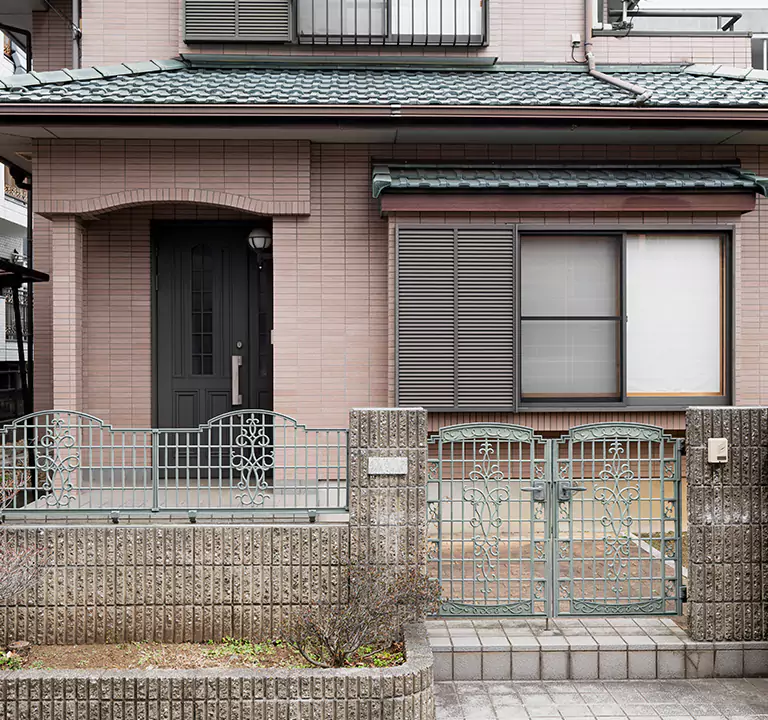 The Most Trusted Company to Sell Damaged House in Commack